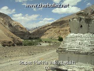 légende: Stupas Markha Valley Ladakh 02
qualityCode=raw
sizeCode=half

Données de l'image originale:
Taille originale: 176283 bytes
Temps d'exposition: 1/425 s
Diaph: f/400/100
Heure de prise de vue: 2002:06:26 12:07:45
Flash: non
Focale: 42/10 mm
